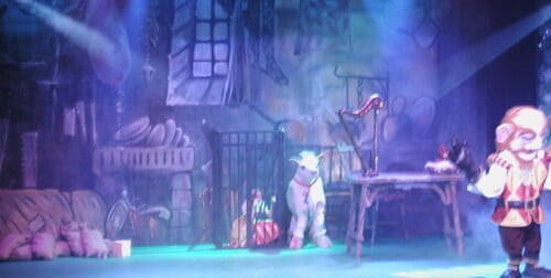 Giants Kitchen Calico Theatre Backcloth | Thoroughly Theatre